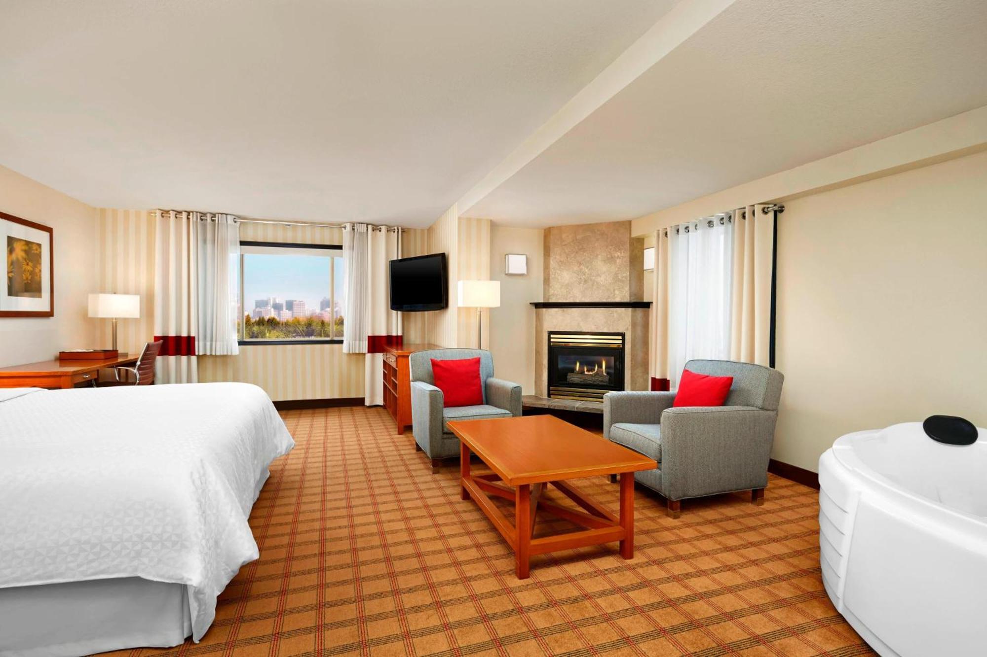 Four Points By Sheraton Edmonton South Exteriör bild